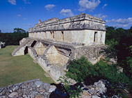 Mayan Palace at Kabah - kabah mayan ruins,kabah mayan temple,mayan temple pictures,mayan ruins photos